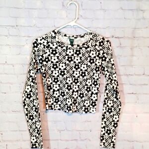 Wild Fable  Junior Womans M Black‎ Flowered Cotton Long Sleeve Top